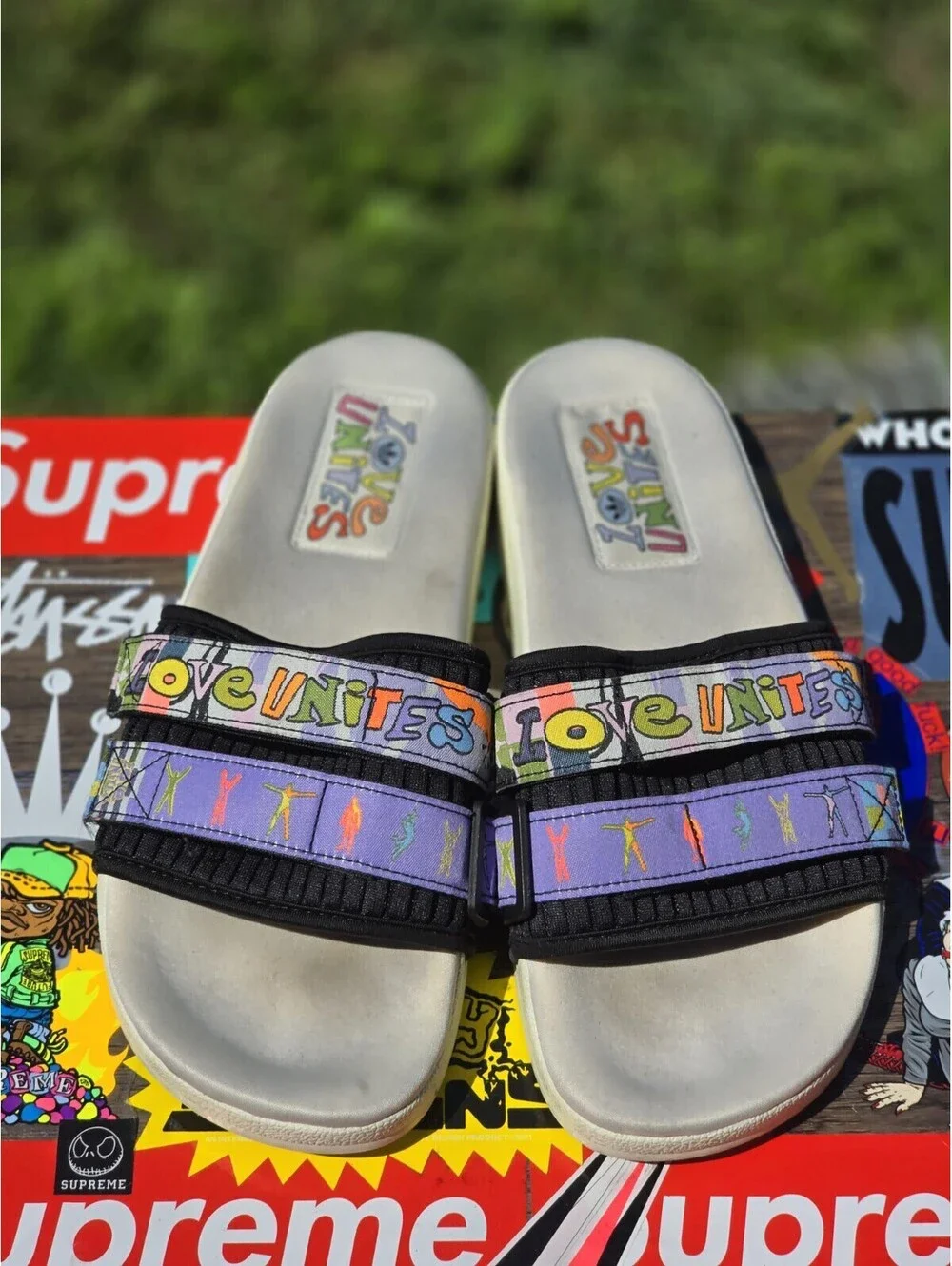 Sixe 8M - Adidas Adilette 2.0 Pride Slides - LGBTQ - (GW2411)